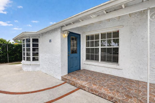 121 NW 52nd Street, Oakland Park, FL 33309