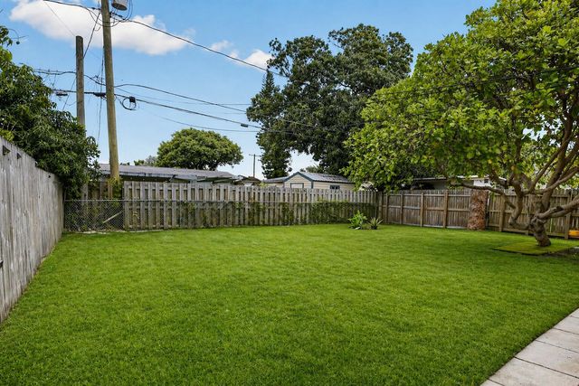 121 NW 52nd Street, Oakland Park, FL 33309