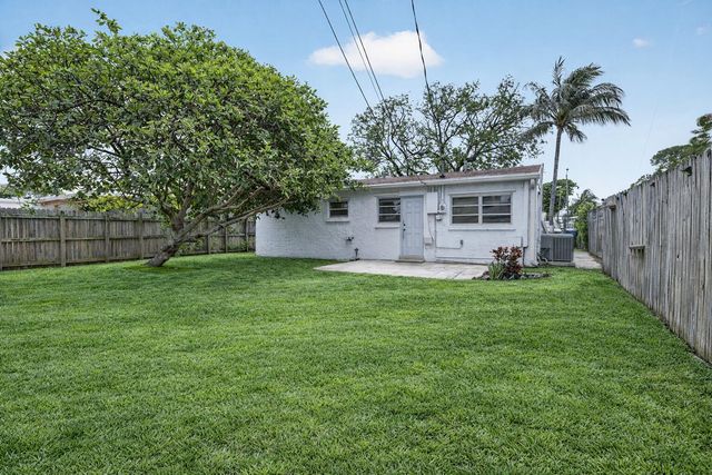 121 NW 52nd Street, Oakland Park, FL 33309