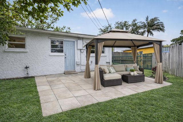 121 NW 52nd Street, Oakland Park, FL 33309