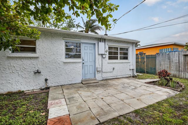 121 NW 52nd Street, Oakland Park, FL 33309