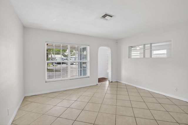 121 NW 52nd Street, Oakland Park, FL 33309