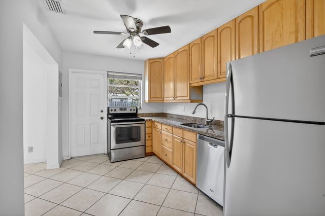 121 NW 52nd Street, Oakland Park, FL 33309