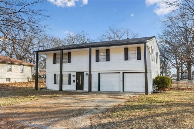 5601 NE San Rafael Drive, Kansas City, MO 64119