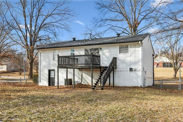 5601 NE San Rafael Drive, Kansas City, MO 64119