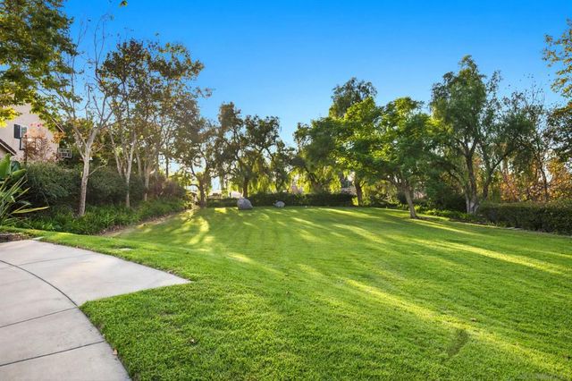 1884 Autumn, Vista, CA 92084