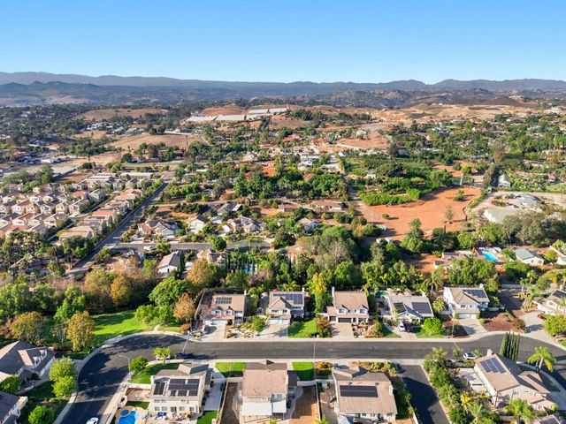 1884 Autumn, Vista, CA 92084
