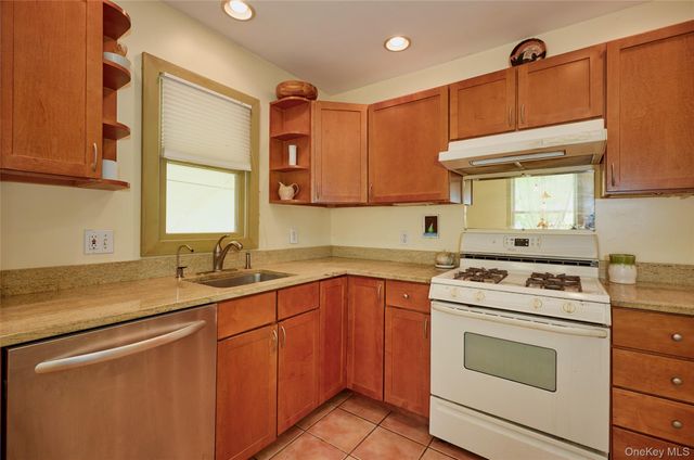 17 Merriewold Lane N, Monroe, NY 10950