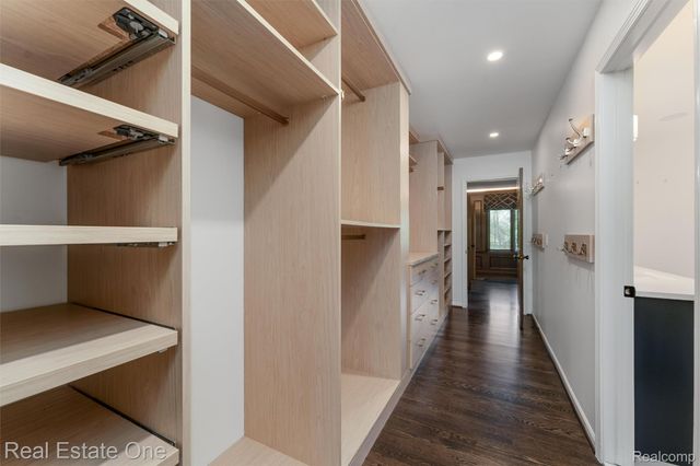 901 Bloomfield Club Court, Bloomfield Hills, MI 48301