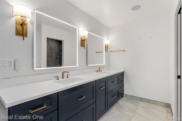 901 Bloomfield Club Court, Bloomfield Hills, MI 48301