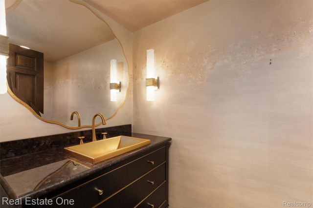 901 Bloomfield Club Court, Bloomfield Hills, MI 48301