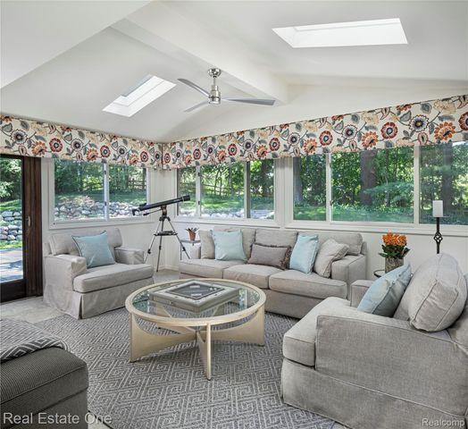 901 Bloomfield Club Court, Bloomfield Hills, MI 48301