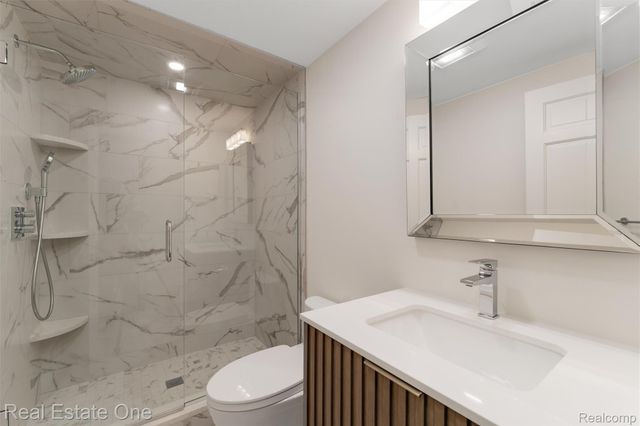 901 Bloomfield Club Court, Bloomfield Hills, MI 48301