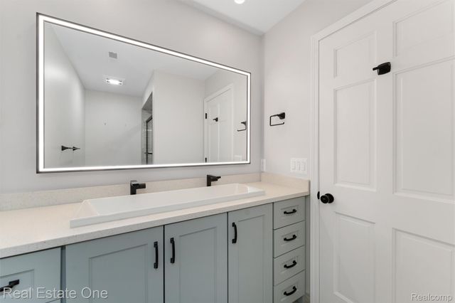 901 Bloomfield Club Court, Bloomfield Hills, MI 48301
