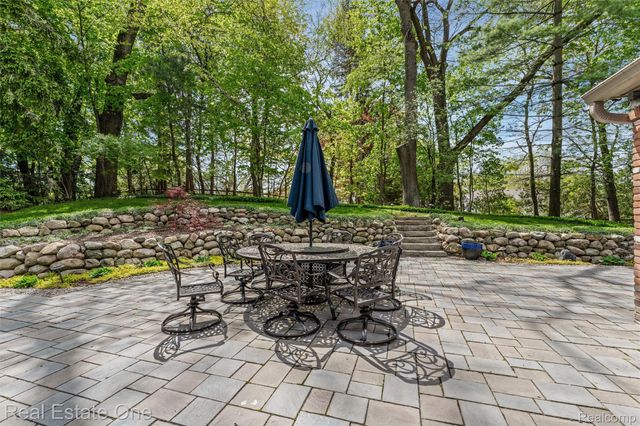 901 Bloomfield Club Court, Bloomfield Hills, MI 48301