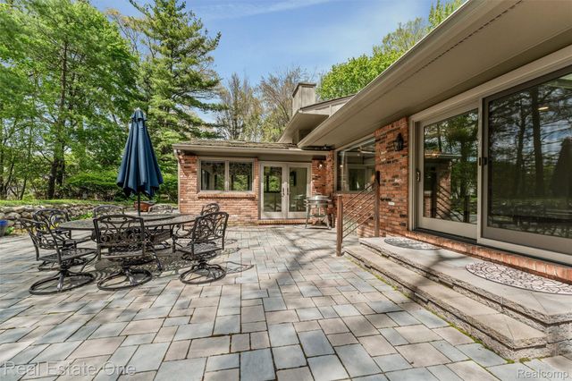 901 Bloomfield Club Court, Bloomfield Hills, MI 48301