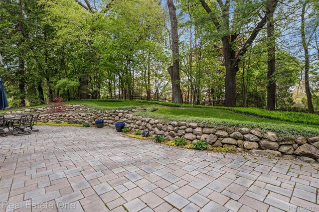901 Bloomfield Club Court, Bloomfield Hills, MI 48301