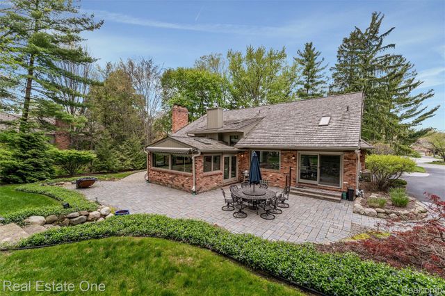 901 Bloomfield Club Court, Bloomfield Hills, MI 48301