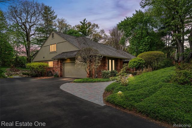 901 Bloomfield Club Court, Bloomfield Hills, MI 48301