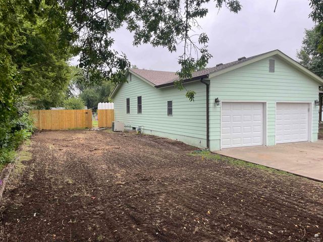 913 N Elm Street, Abilene, KS 67410