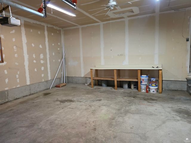 913 N Elm Street, Abilene, KS 67410