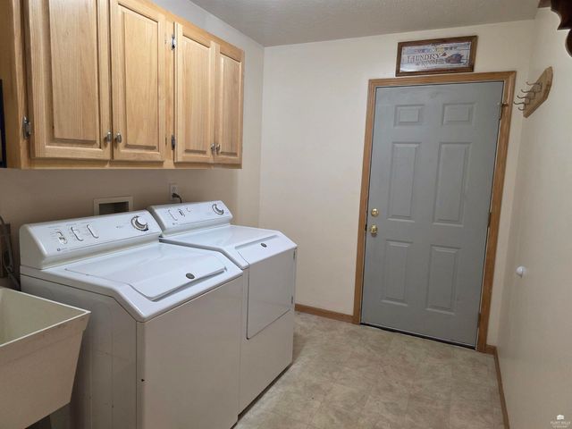 913 N Elm Street, Abilene, KS 67410