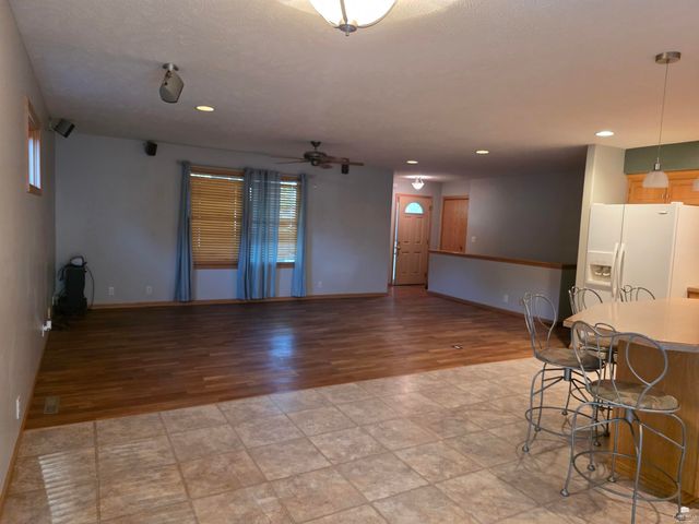 913 N Elm Street, Abilene, KS 67410