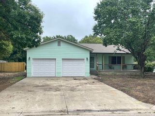 913 N Elm Street, Abilene, KS 67410