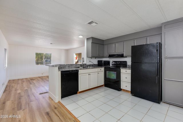 102 S 96TH Street, Mesa, AZ 85208