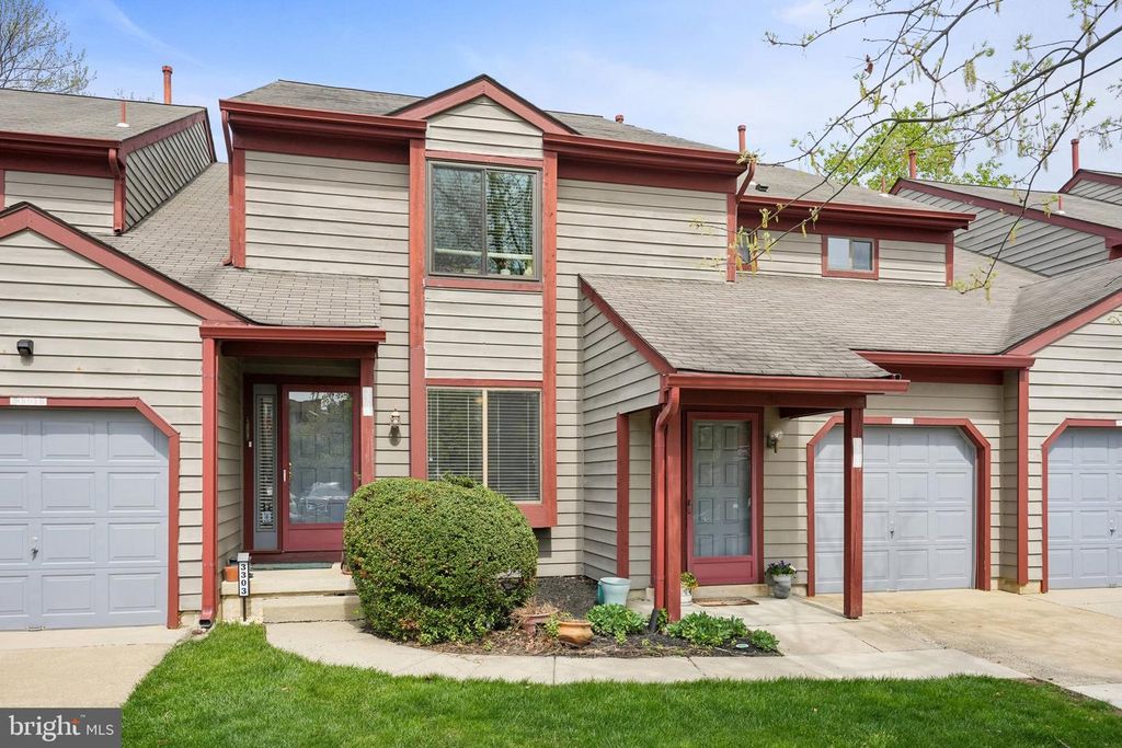 3303-A CHADBURY RD, Mount Laurel, NJ 08054