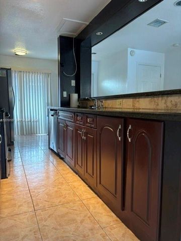 835 NW 81st Way 5, Plantation, FL 33324