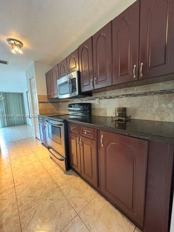 835 NW 81st Way 5, Plantation, FL 33324