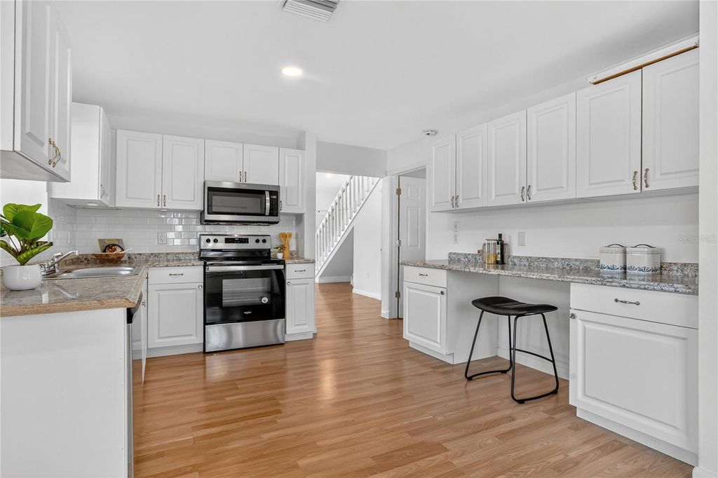 Image 14 of property listing at 3944 37TH STREET COURT W, Bradenton, FL 34205