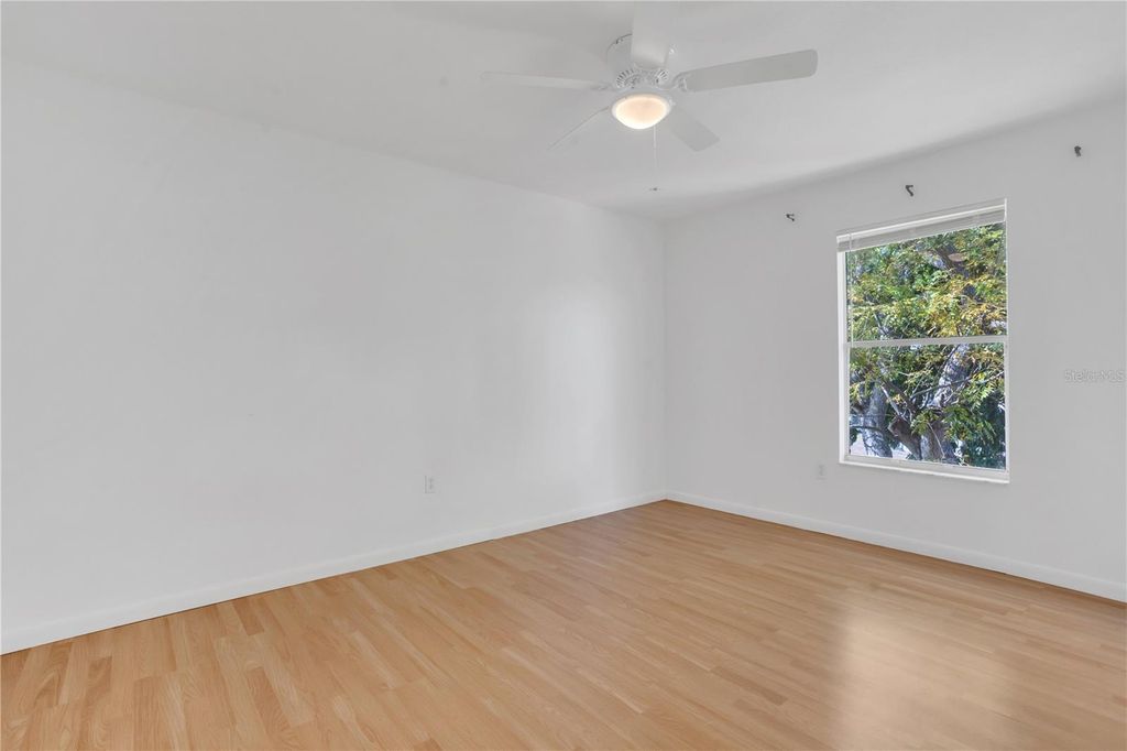 Image 20 of property listing at 3944 37TH STREET COURT W, Bradenton, FL 34205