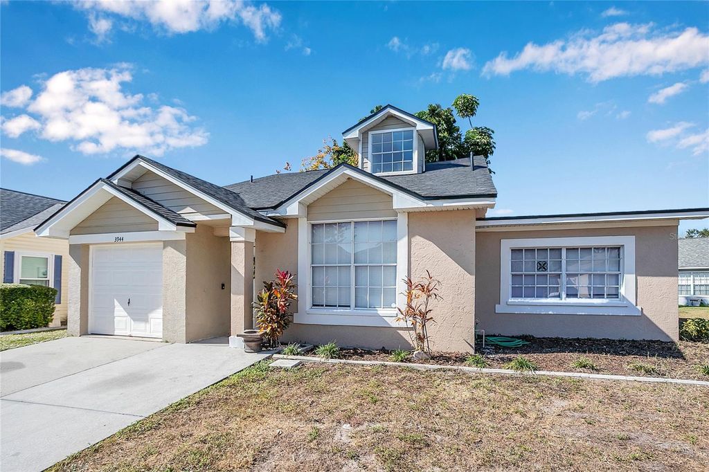 Image 3 of property listing at 3944 37TH STREET COURT W, Bradenton, FL 34205