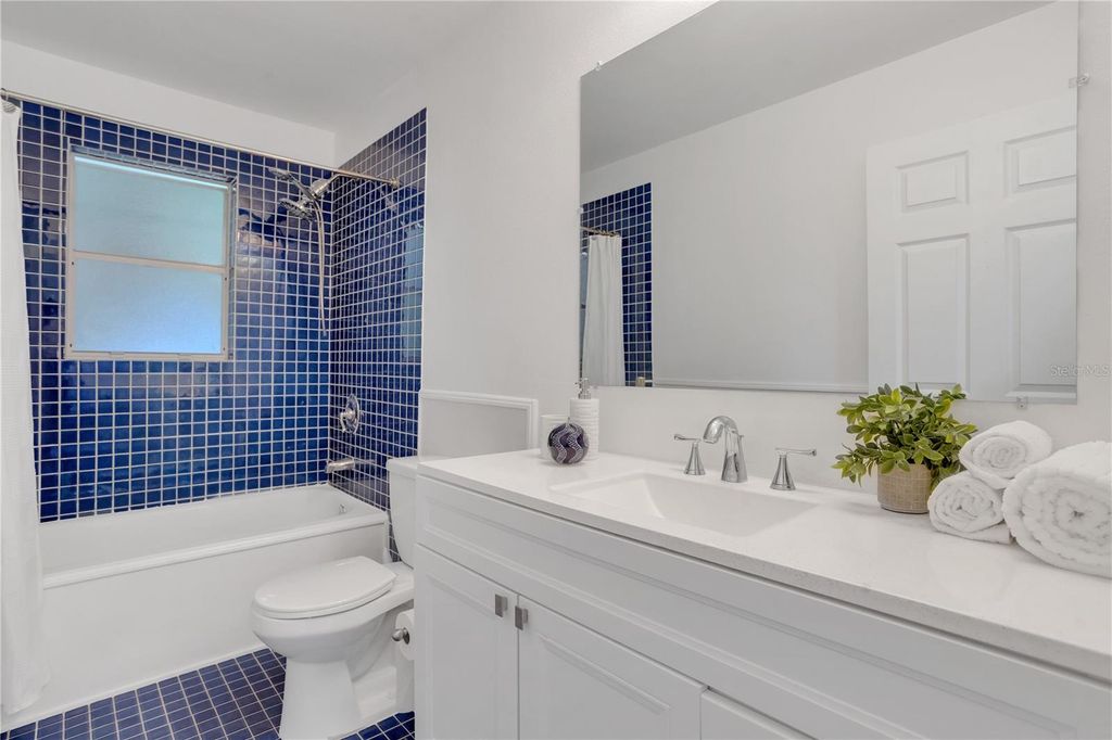 Image 23 of property listing at 3944 37TH STREET COURT W, Bradenton, FL 34205