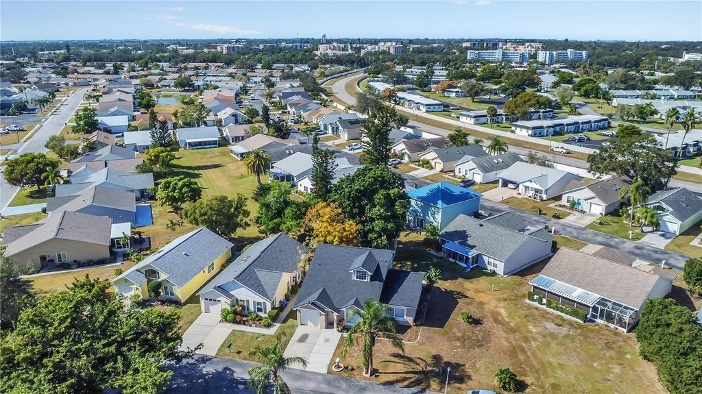 Image 32 of property listing at 3944 37TH STREET COURT W, Bradenton, FL 34205