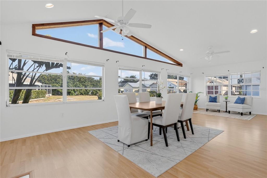 Image 7 of property listing at 3944 37TH STREET COURT W, Bradenton, FL 34205