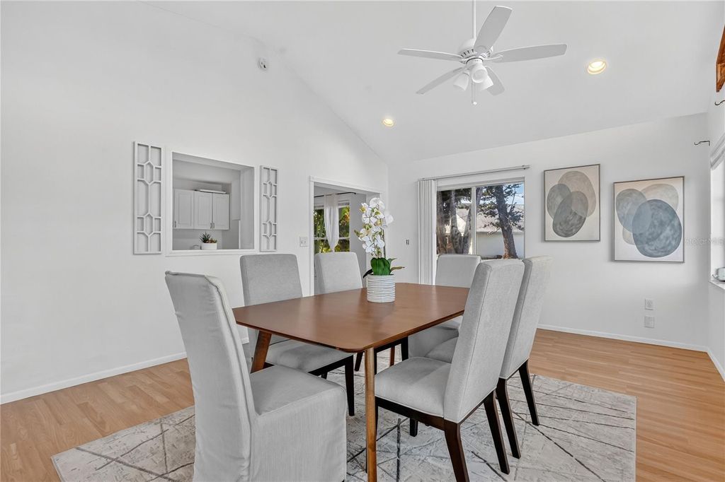 Image 9 of property listing at 3944 37TH STREET COURT W, Bradenton, FL 34205