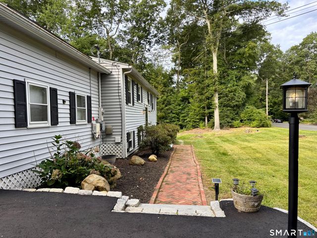 13 Black Oak Drive, East Lyme, CT 06333