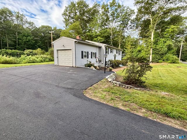 13 Black Oak Drive, East Lyme, CT 06333