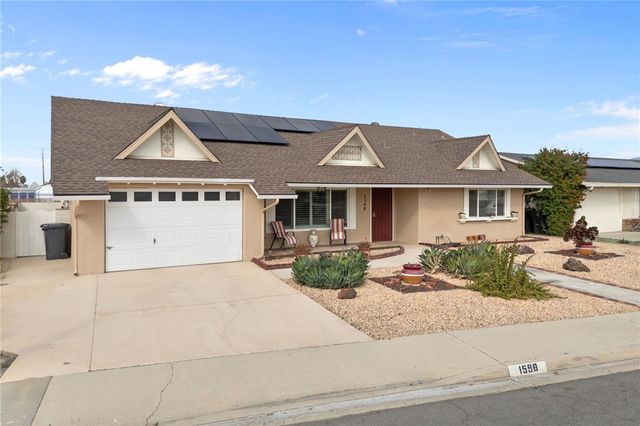 1598 Amberwood Drive, Hemet, CA 92543