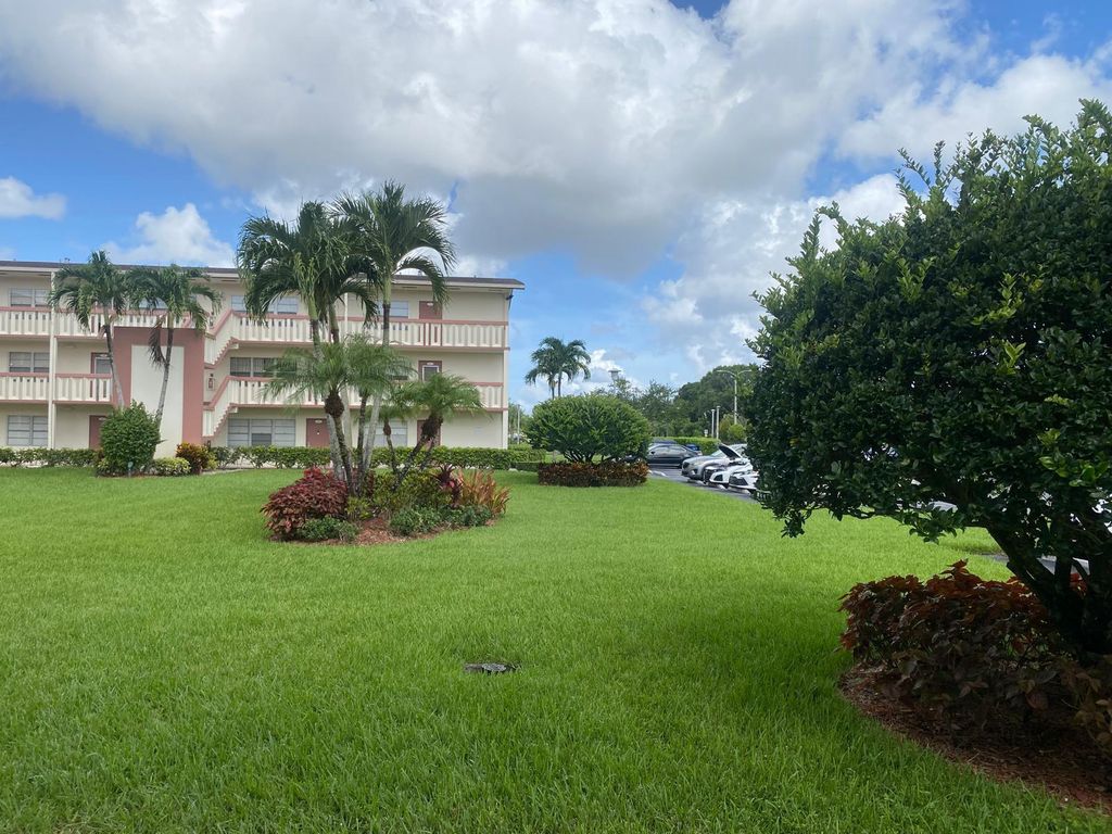 Image 3 of property listing at 278 Preston G G, Boca Raton, FL 33434