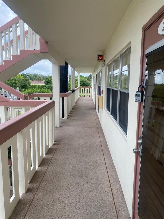 Image 5 of property listing at 278 Preston G G, Boca Raton, FL 33434