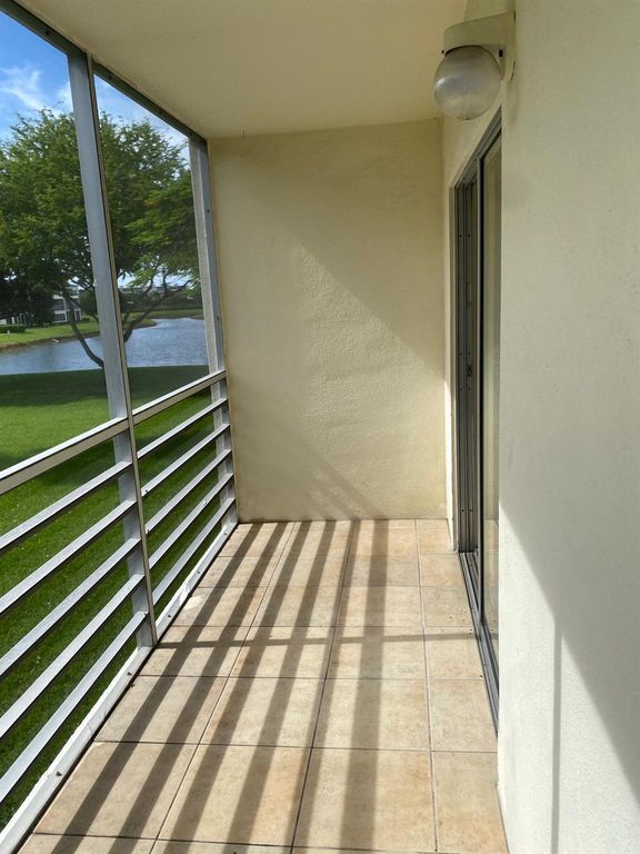 Image 6 of property listing at 278 Preston G G, Boca Raton, FL 33434