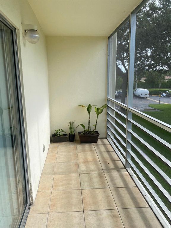Image 7 of property listing at 278 Preston G G, Boca Raton, FL 33434