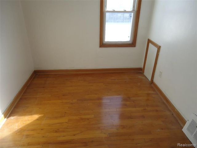 829 Hudson Street, Wyandotte, MI 48192