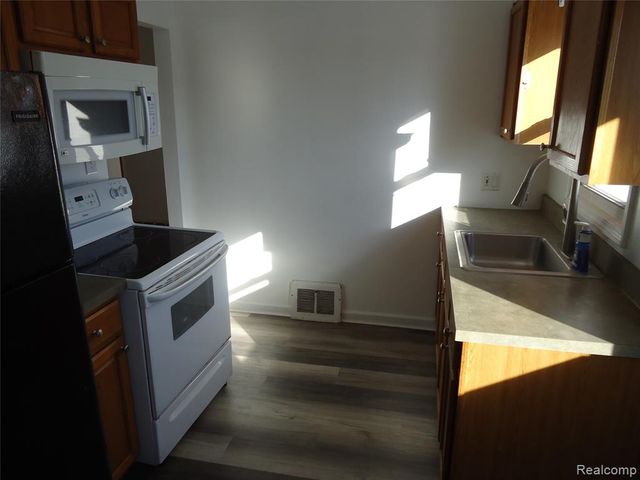 829 Hudson Street, Wyandotte, MI 48192