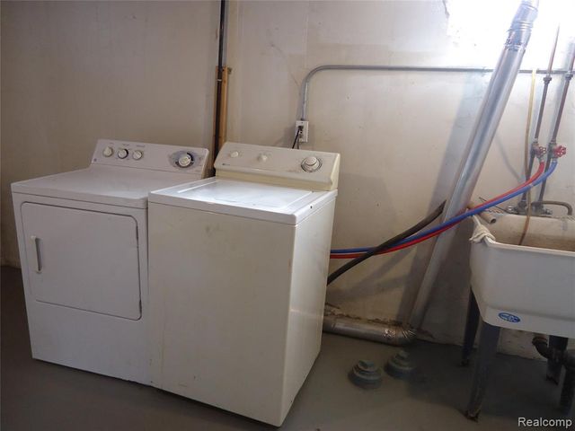 829 Hudson Street, Wyandotte, MI 48192