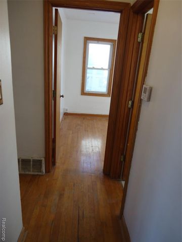 829 Hudson Street, Wyandotte, MI 48192